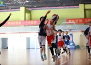 开云体育中国-关于篮球赛场欢呼声热烈，团队拼搏拥抱成功的信息