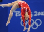 开云体育app-当岭南快刀遇上孟菲斯铁壁，广东队打穿灰熊，欧文稳定输出不掉线的战术启示