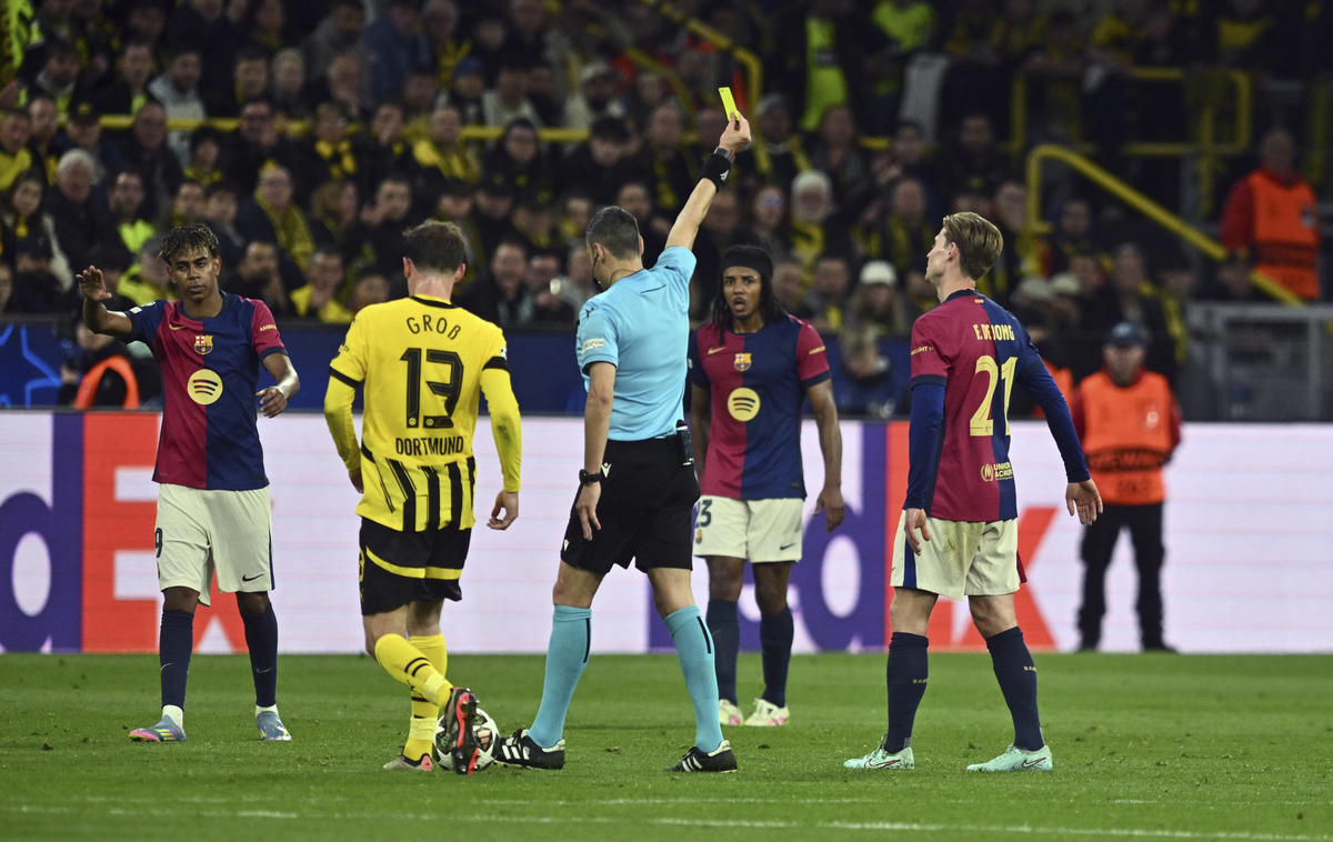 包含多特蒙德横扫法国，罗本制霸全场的词条