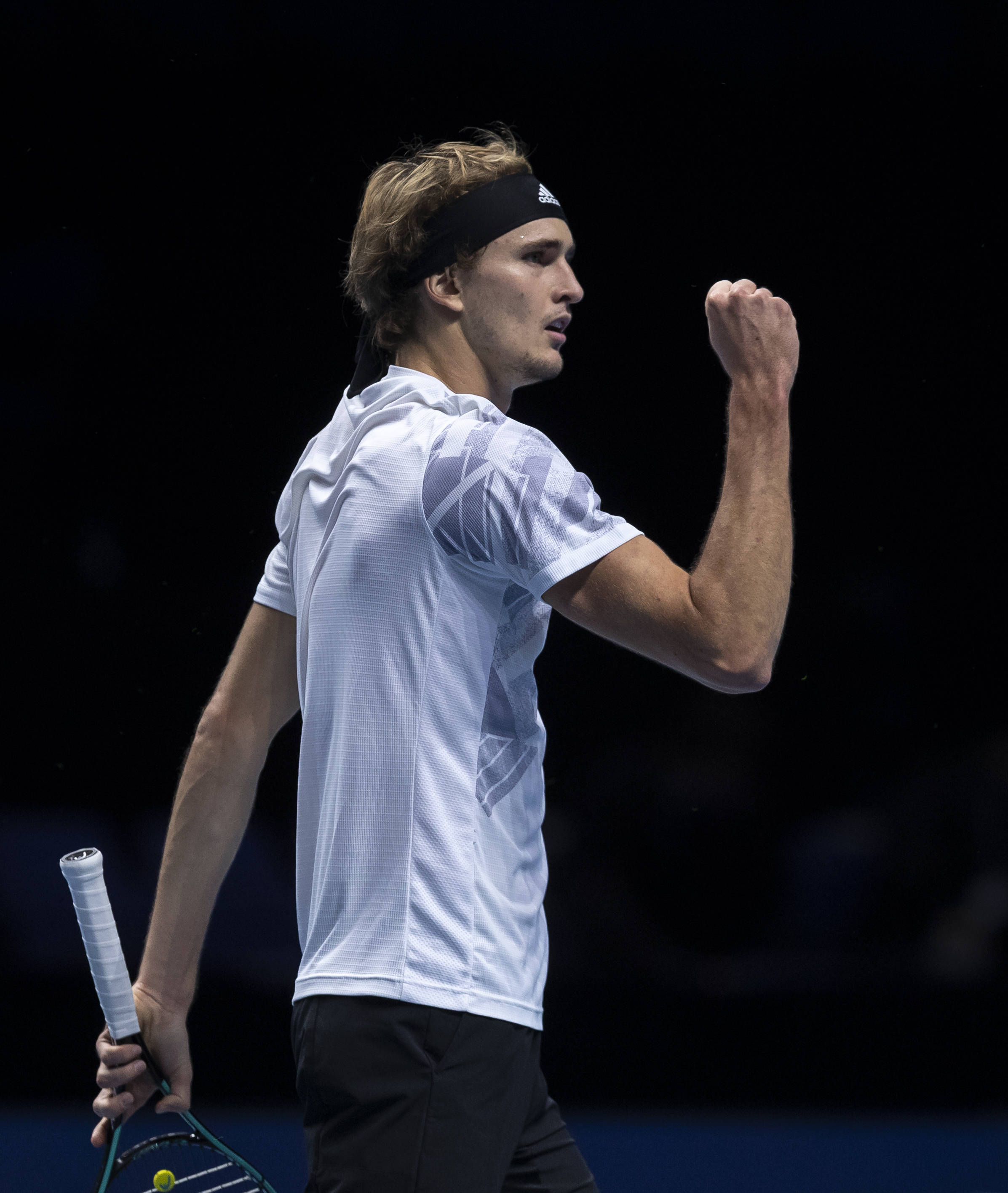 美国网球队力克世界网球队,兹维列夫制霸全场的简单介绍 美国网球队力克世界网球队,兹维列夫制霸全场的简单介绍