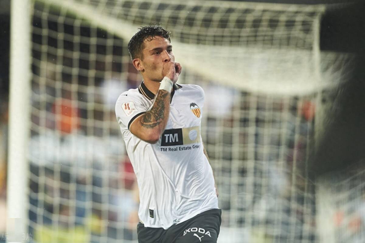 瓦伦西亚在西甲比赛中积分榜上升,赛季表现亮眼的简单介绍 瓦伦西亚在西甲比赛中积分榜上升,赛季表现亮眼的简单介绍