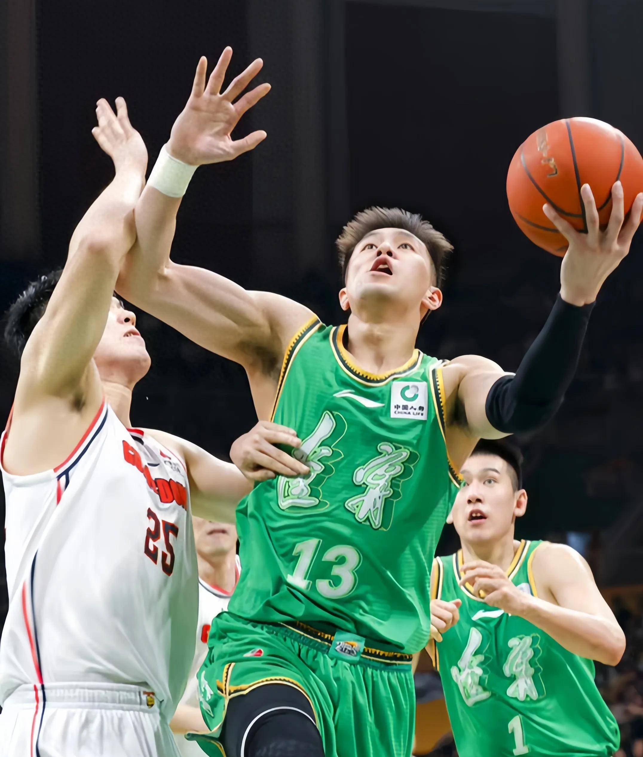 辽宁队横扫福建队，范弗利特状态火热