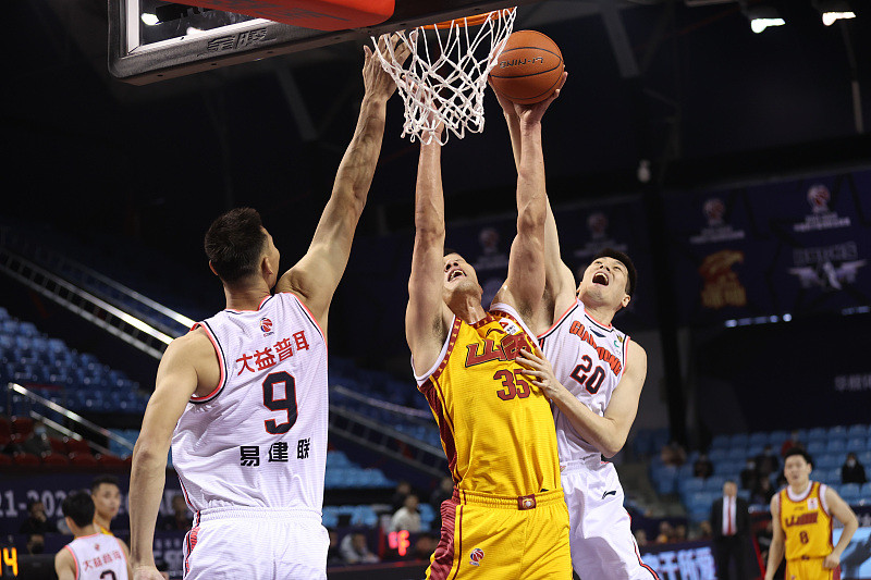 天津队翻盘快船，易建联带队取胜