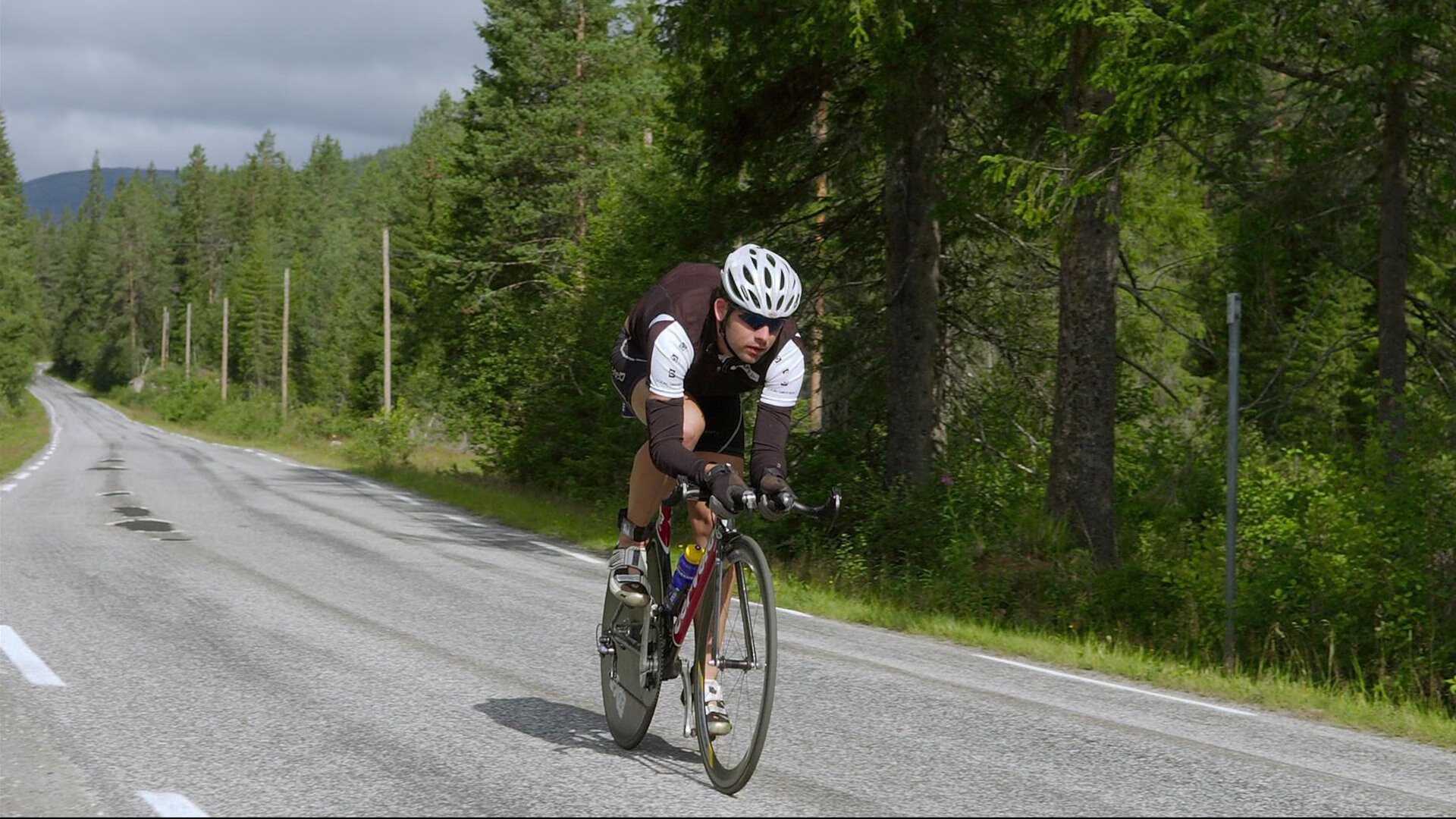 武切维奇独舞引爆全场,灰熊单节狂飙拉开新疆队