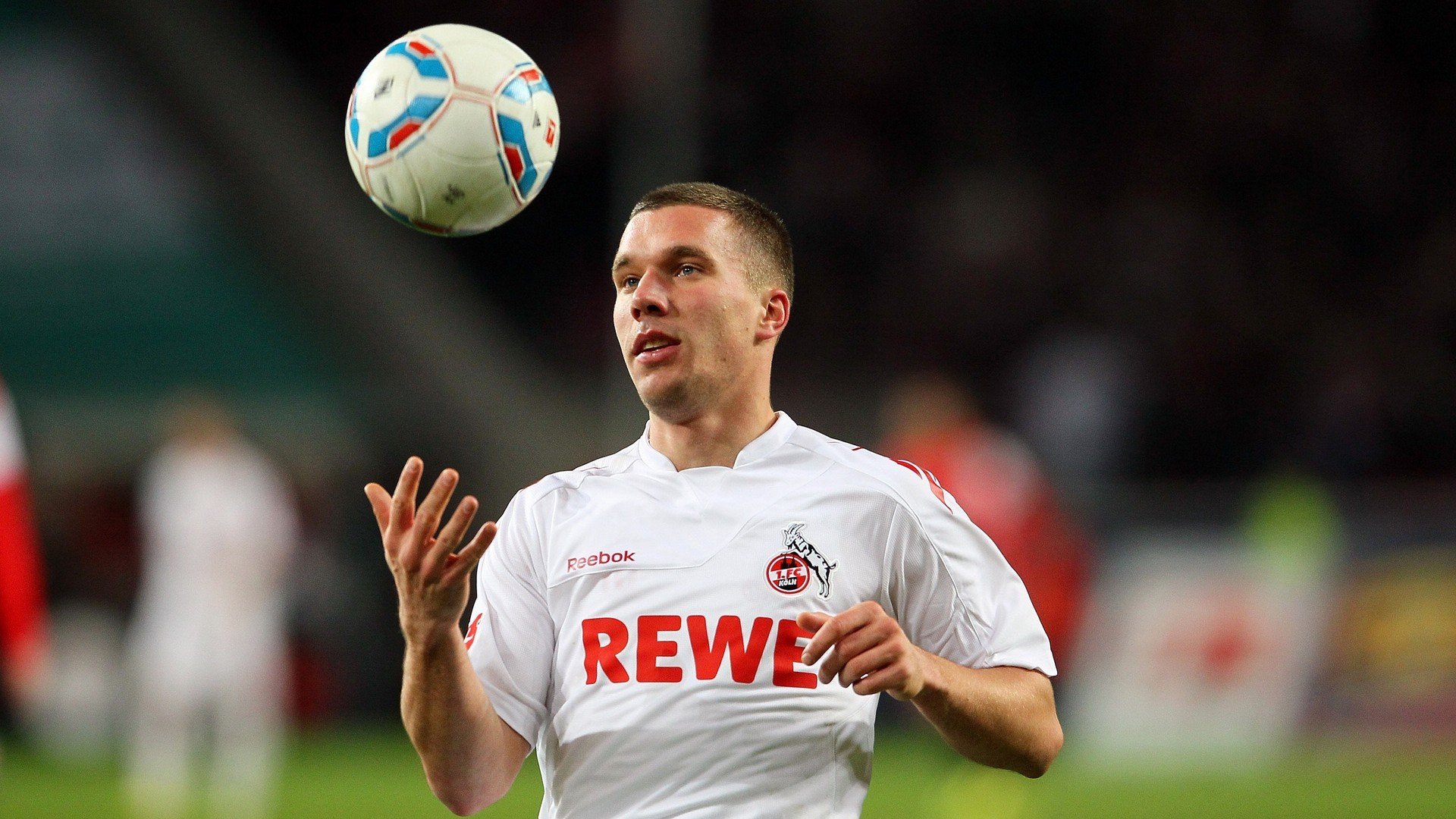 药厂鏖战蓝黑,新王登基,姆巴佩统治之夜如何重写欧陆秩序