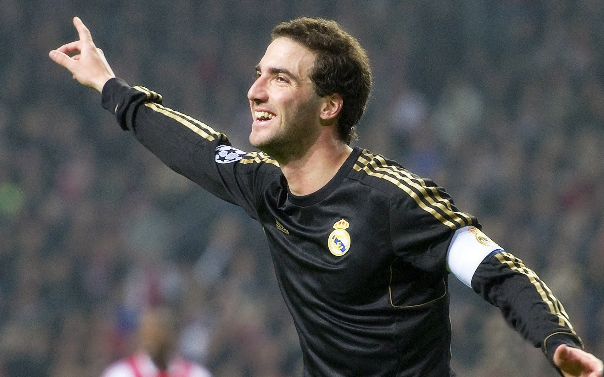 阿圭罗临危受命,卡塔尔踏平威尔士书写亚洲足球新章